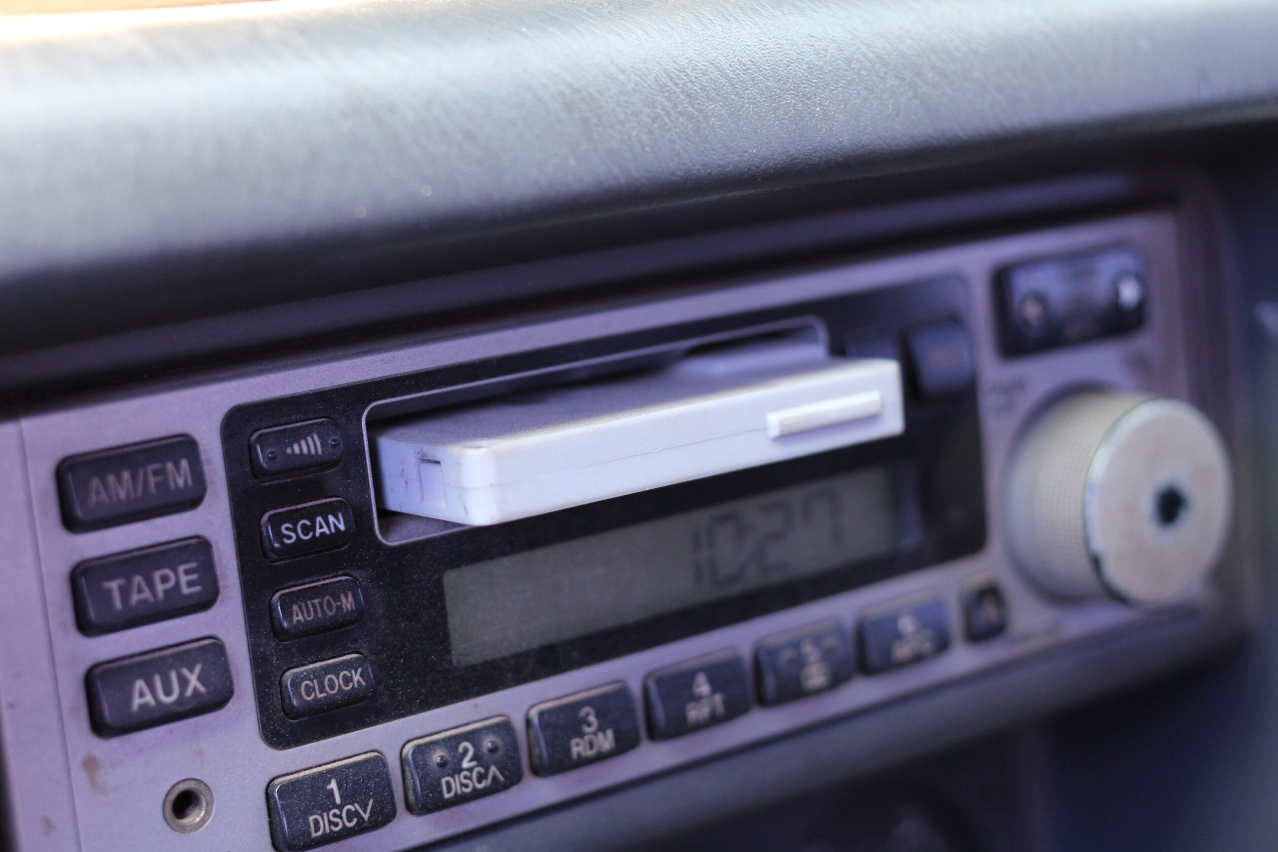 how do bluetooth cassette adapters work - featured image