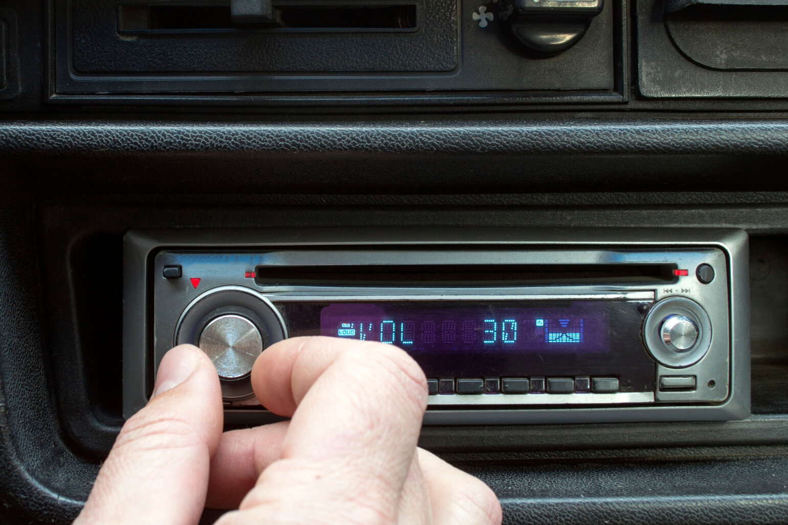 is aux better than fm transmitter